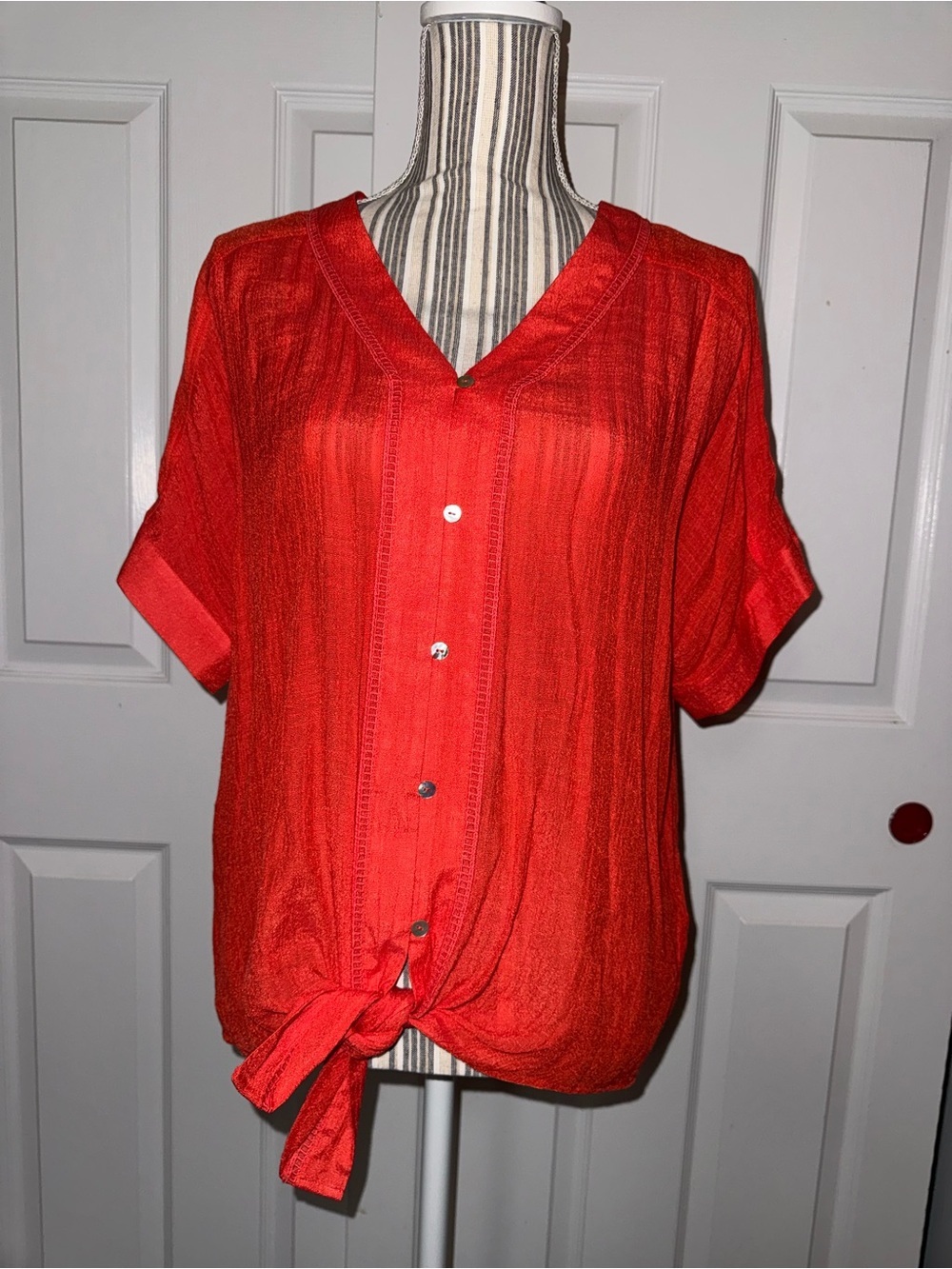 Hope & Harlow Women’s Tie Front Button Blouse -Size M